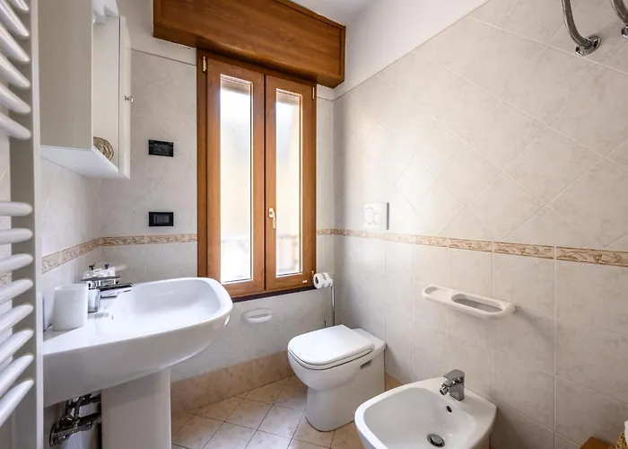 アパート Emilia 6 *