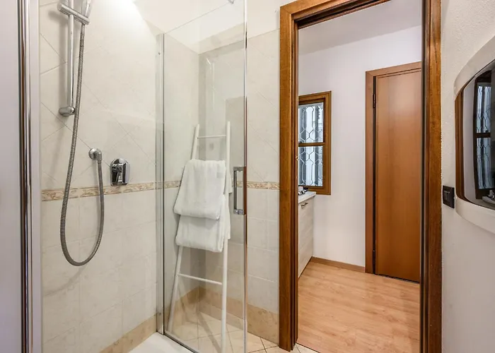 Emilia 6 アパート *